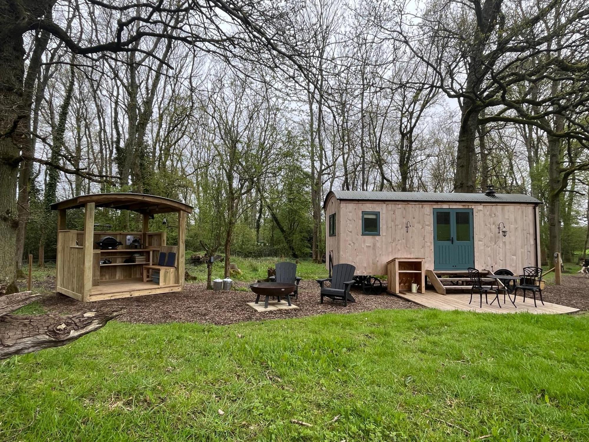 Coachroad Shepherds Huts Петуърт Екстериор снимка